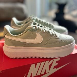 Nike Womens Size 7.5 Court Vision Alta LTR Platform, Seafoam/Summit White